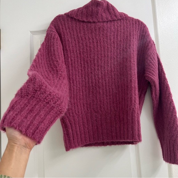 Equipment Femme Cowl Neck Ribbed Raspberry Ledra Sweater - NWT - XS - Picture 4 of 7